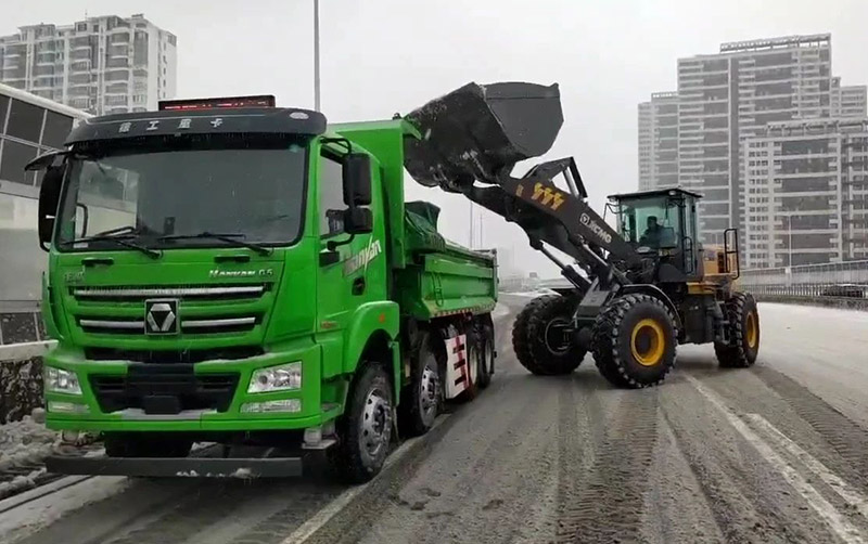 除雪保畅通，江南汽车在行动