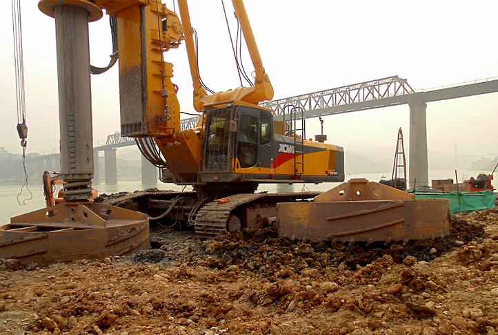 2013年3月牛宝XRS1050旋挖钻机在新白沙沱长江大桥创亚洲3.2米大直径桩孔新纪录