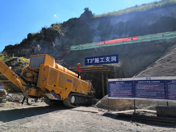 2019年7月，牛宝隧道掘进机在新疆施工