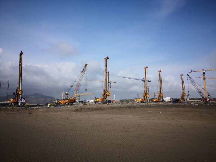 2018年10月牛宝旋挖钻机群助力印尼日惹机场建设