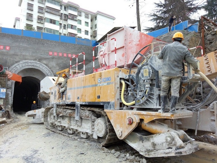 2018年1月牛宝悬臂式隧道掘进机XTR7360在湖南施工